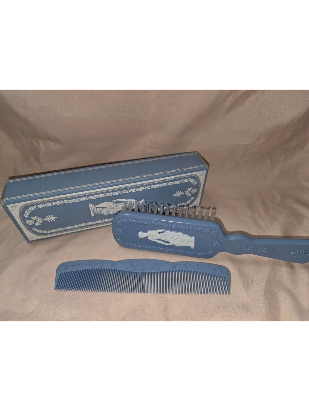 Avonshire Blue Hairbrush set